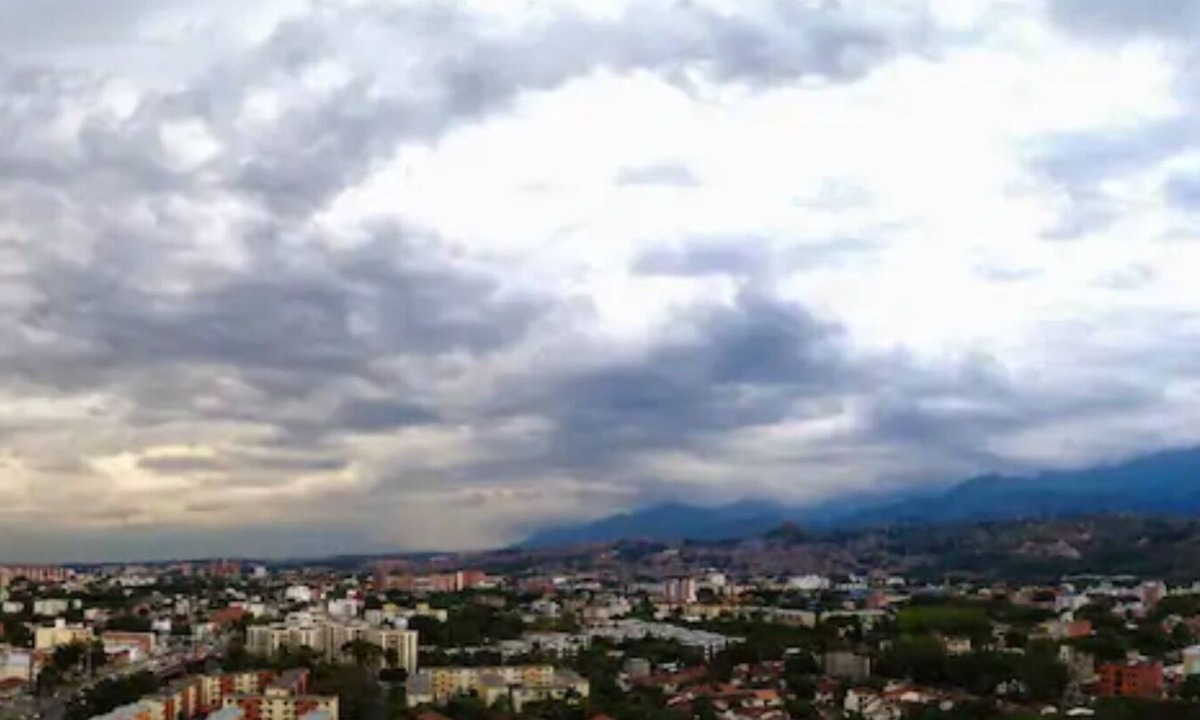 Villers-sur-Mer Apartment | HUGE Penthouse in Cali Midtown. The View!