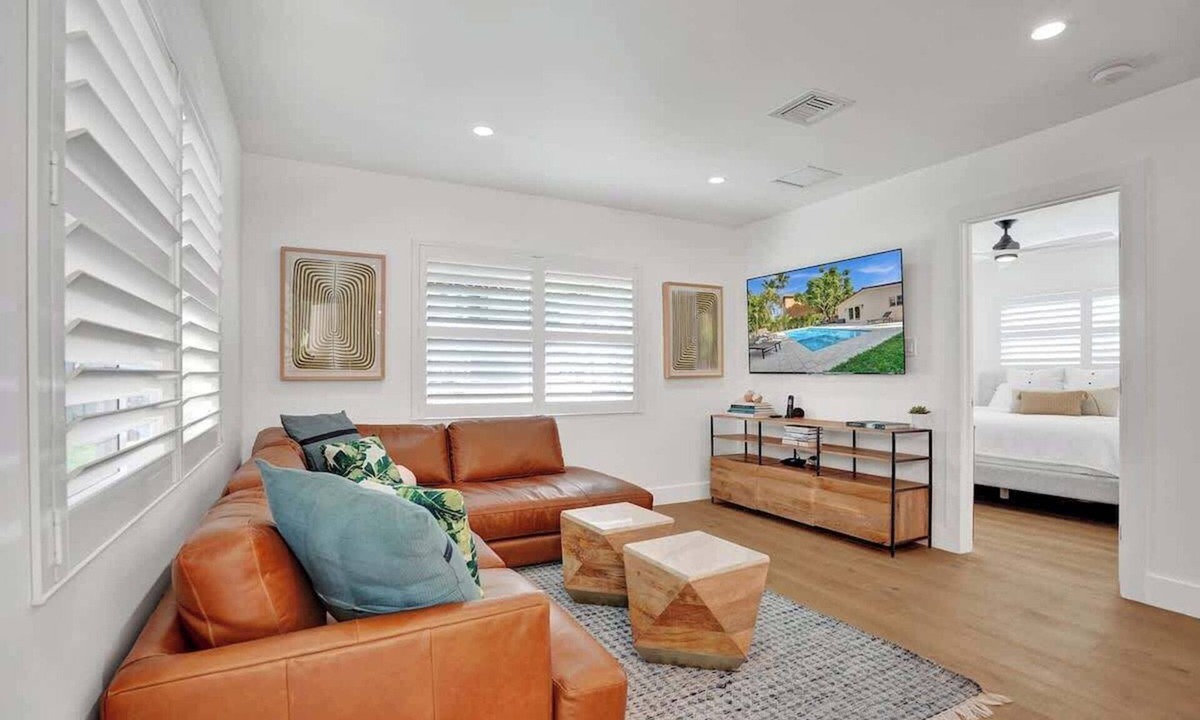 Lake Ridge House | Huge pool + 5 mins to beach + 2 king suites