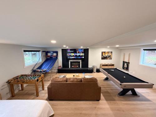 Ellenville Apartment | Huge Private Suite with Pool Table, Sauna & Fire Pit