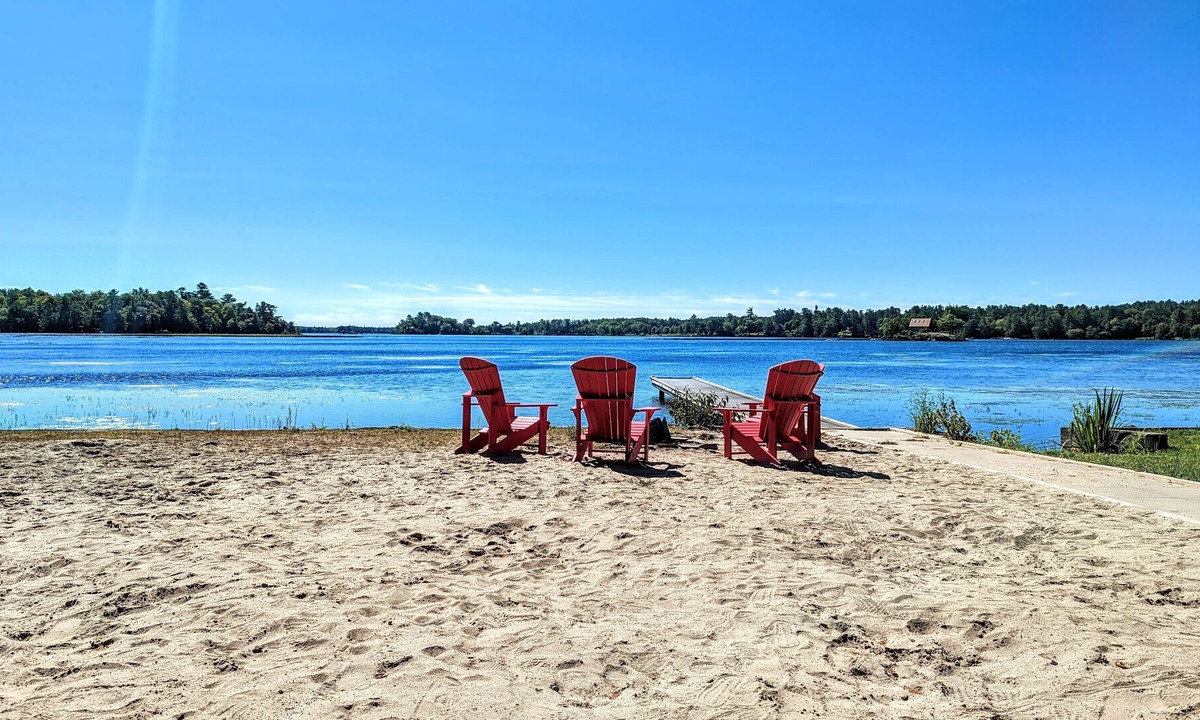 Gravenhurst Cottage | Huge Sandy Beach Cottage - 90 min from GTA