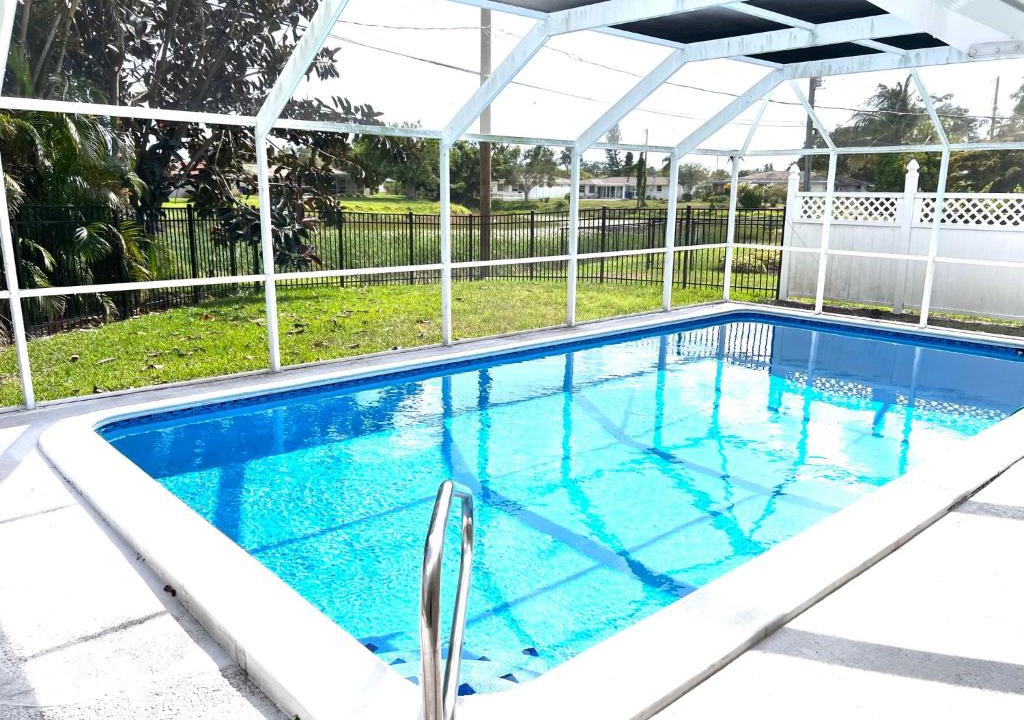 Gulf Gate Estates House | Huge Sarasota Pool Home