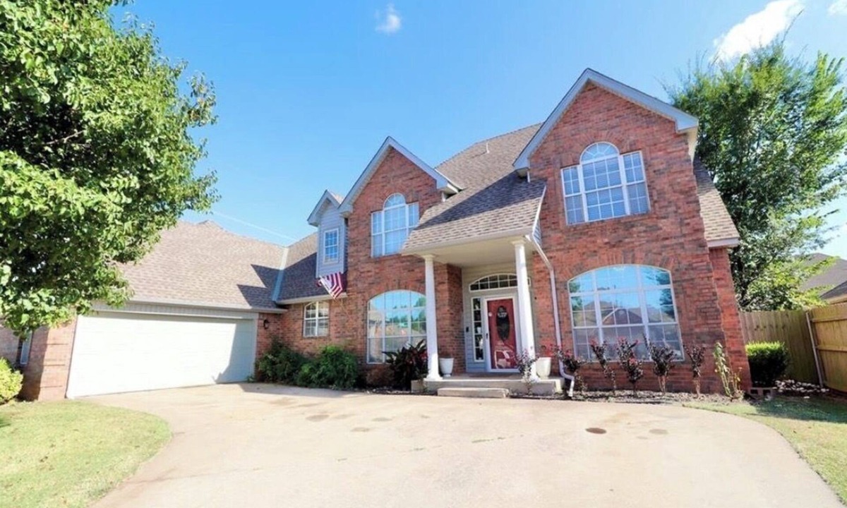 Norman House | Huge Smart-Home 3ponds fishing 3.5 mi to OU in Norman, pool, outdoor patio, PETS