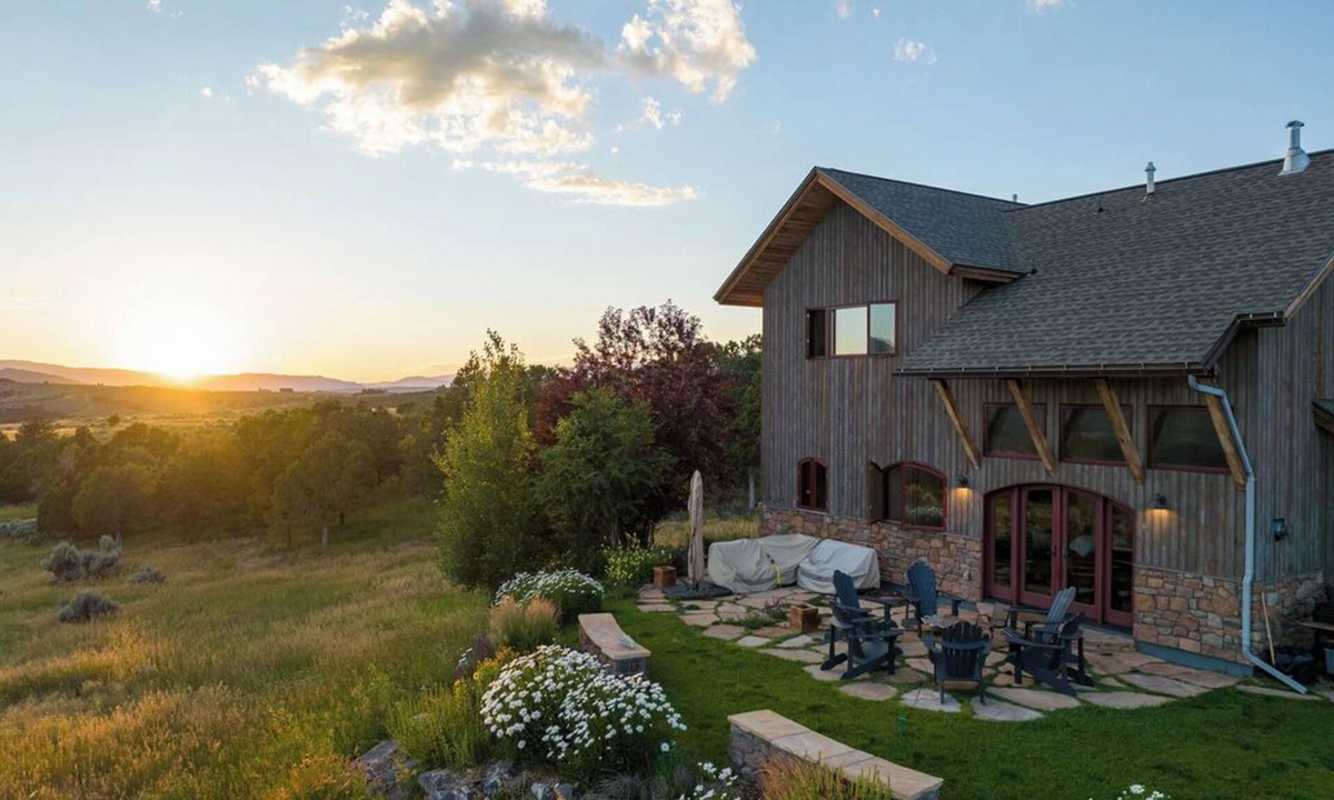 Carbondale House | HUGE VIEWS + LUX Finishes Outside Aspen