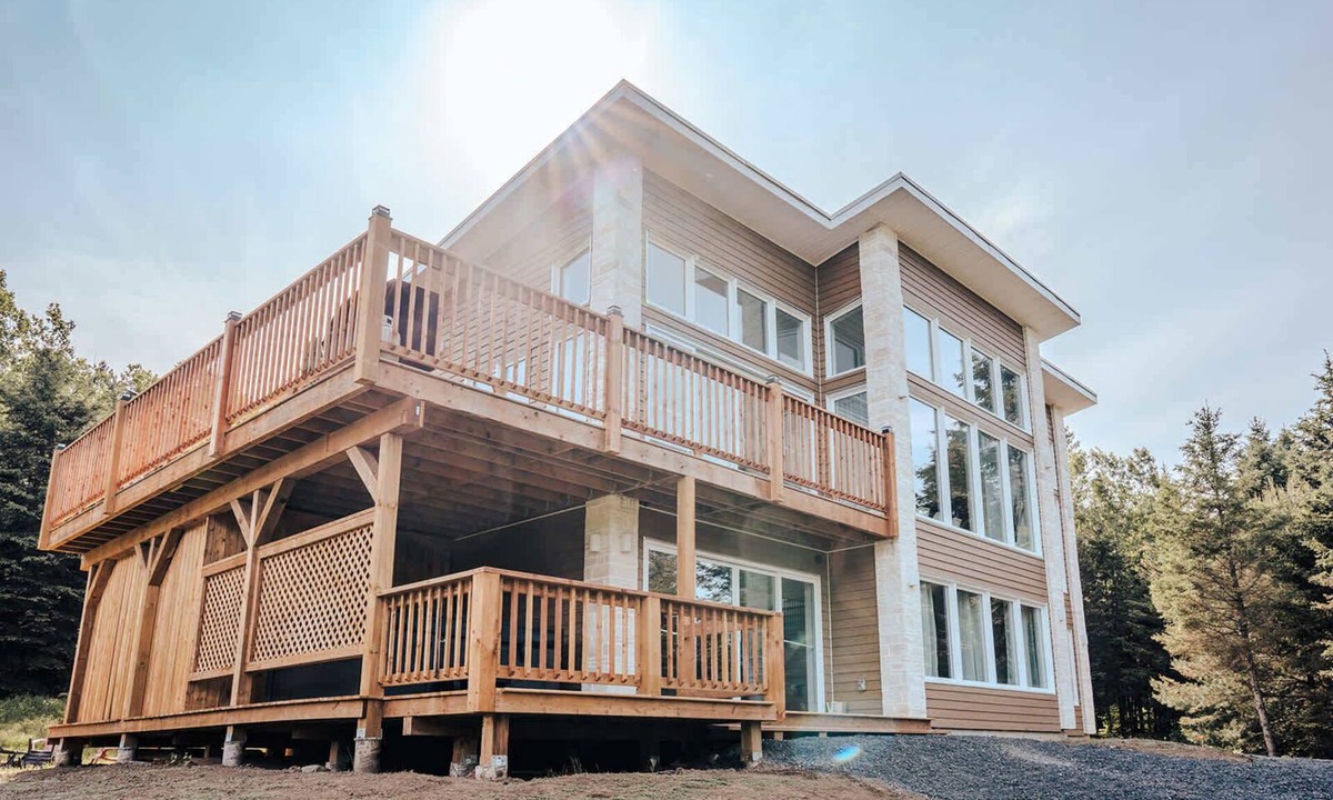 Riviere-Rouge Ski Chalet | Huge Waterfront Modern Cottage on the Rouge River