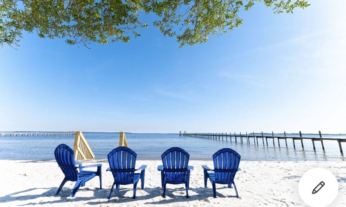 Gwaltney Estate House | Huge waterfronthome on historic St. Andrews Bay