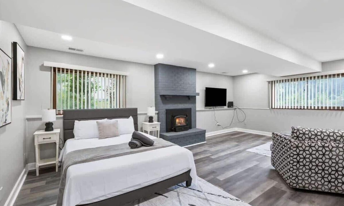 St. Charles House | Huge Yard + Patio + King | LCP Collection