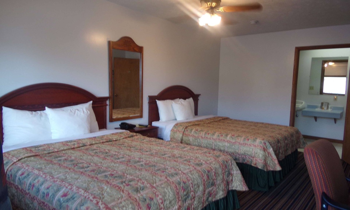 Warren Hotel | Huggy Bear Motel