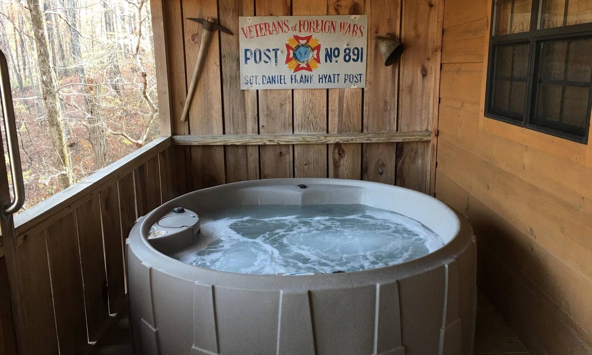 Candler Cabin | Hugs and Kisses! Great views, hot tub, Wi-Fi.