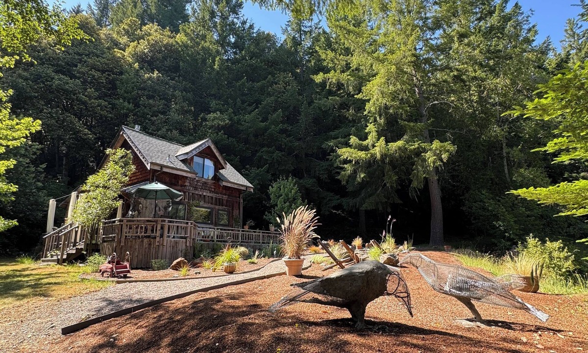 Arcata Cottage | Humboldt Romantic Rural Hideaway