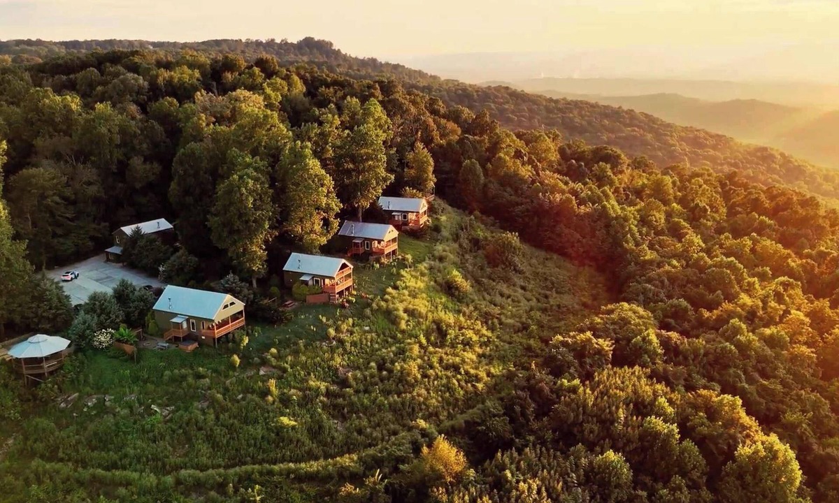 Bryant Cabin | Hummingbird Cabin with a private hot tub!