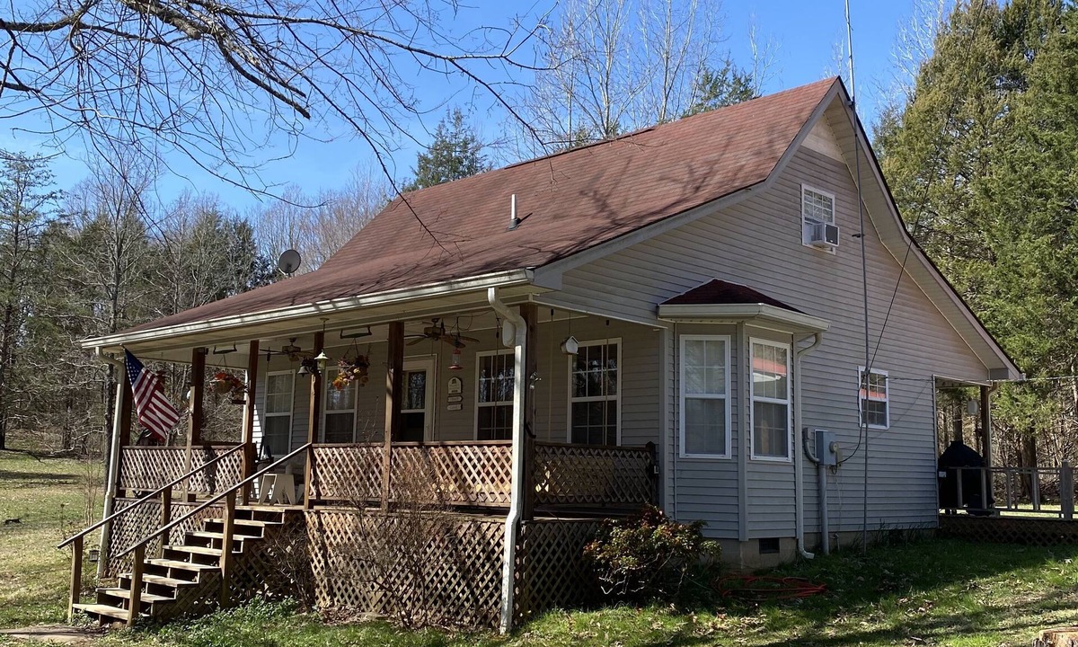 Clifton House | Hummingbird Haven-3 Bed 2 Bath River House