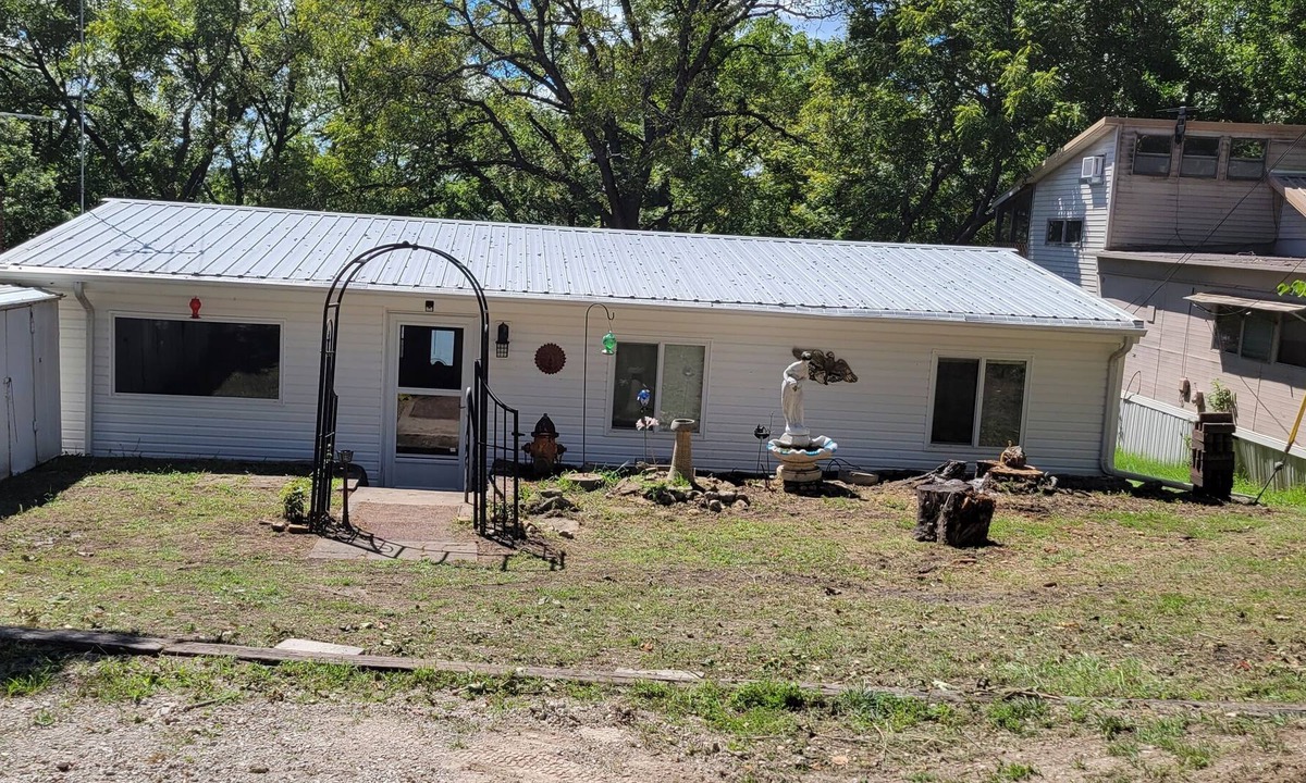 Pittsburg House | Hummingbird Haven LLC