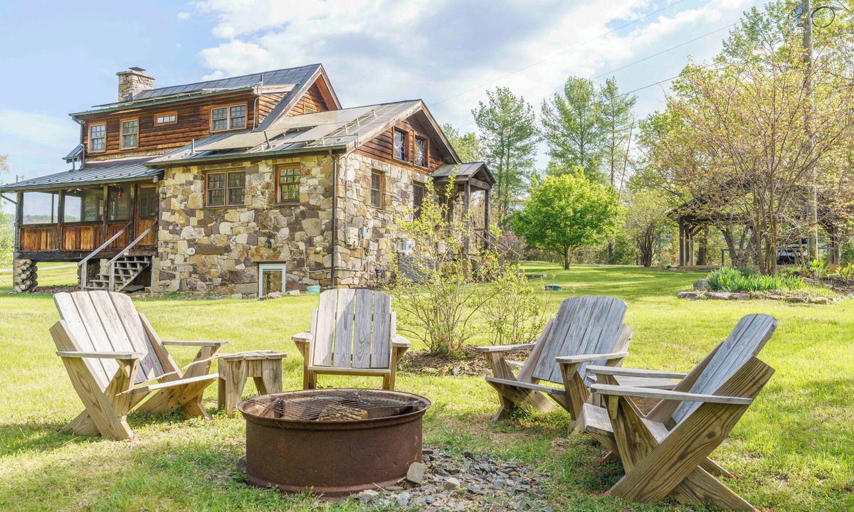 Dyke House | Hummingbird's Rest - Wine Country Cabin Retreat