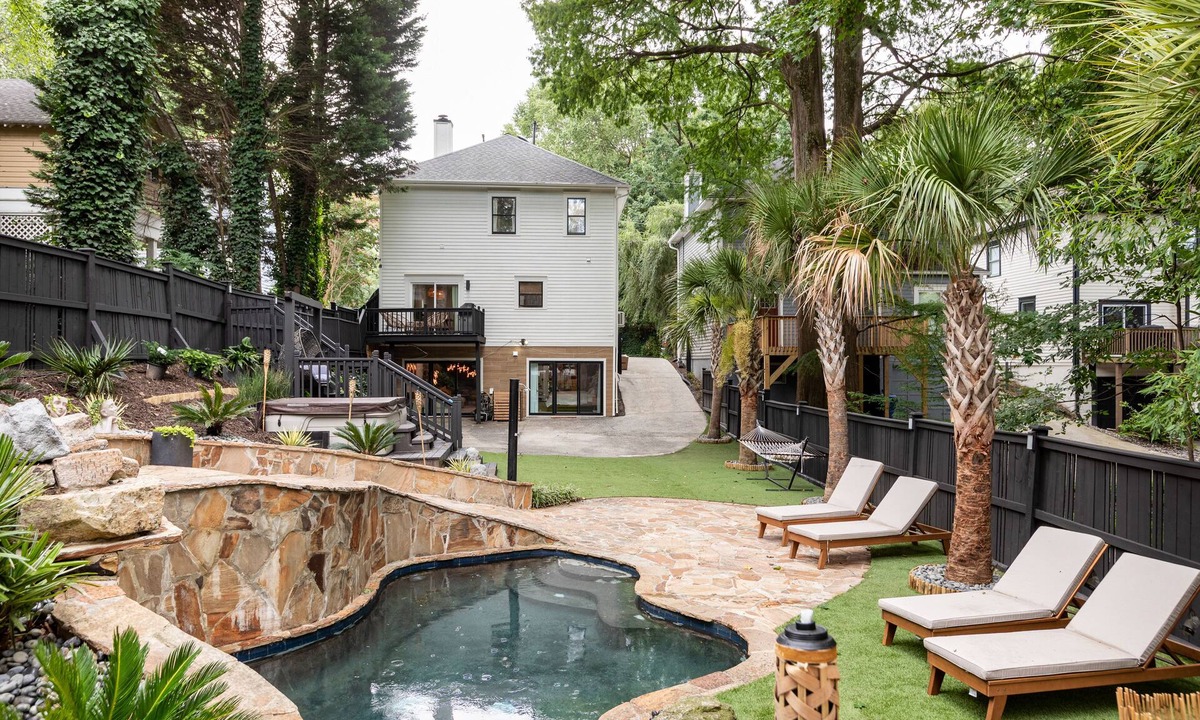 East Side House | [Huna House] Heated Pool, Hot tub, Firepit