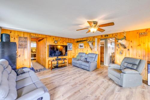 Encampment House | Hunt, Fish & Hike: Home w/Deck in Encampment