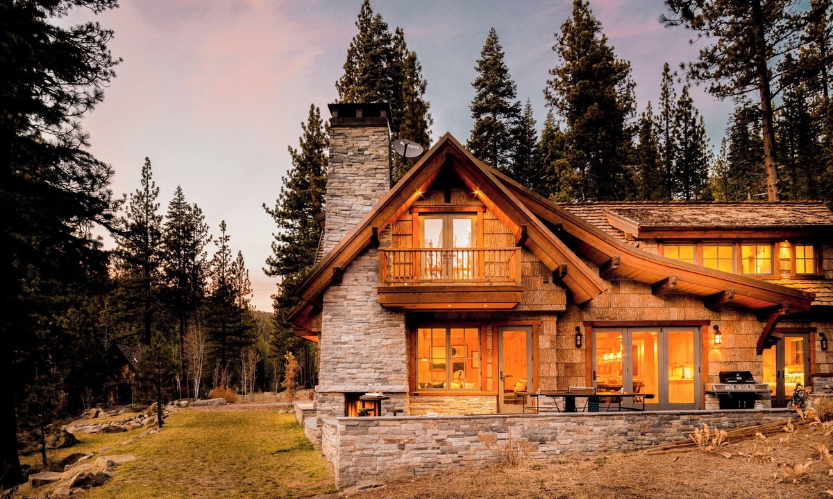 Truckee Villa | Hunter by AvantStay | Award-Winning Riverfront Cabin | 5 Min from Palisades