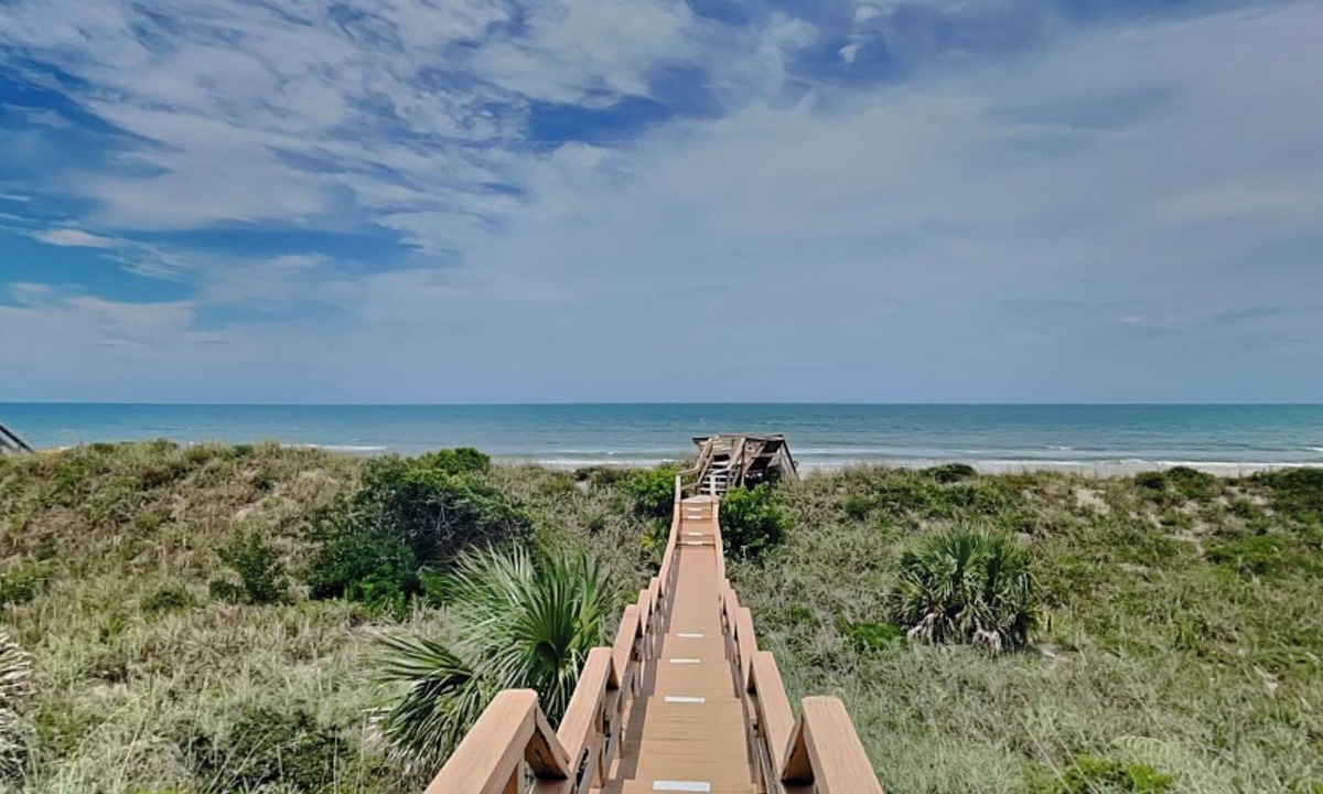Crescent Beach Cottage | Hunter's Haven by Distinctive Beach Rentals