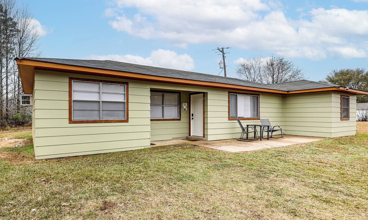 Hickory Plains House | Hunters Hideaway in Hazen w/Yard: Dogs Welcome!