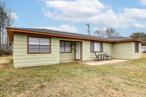 Hickory Plains House | Hunters Hideaway in Hazen w/Yard: Dogs Welcome!