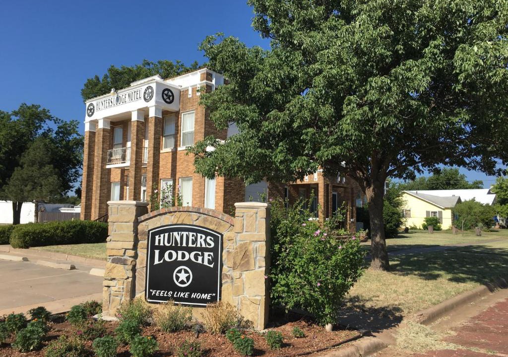 Chalk Hotel | Hunters Lodge Motel