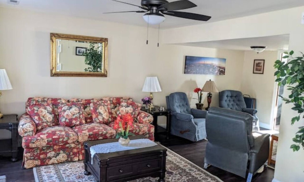 Huntsville House | Huntsville's Commorancy