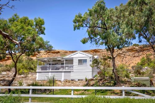Younghusband House | Huntuby - 1908 East Front Road