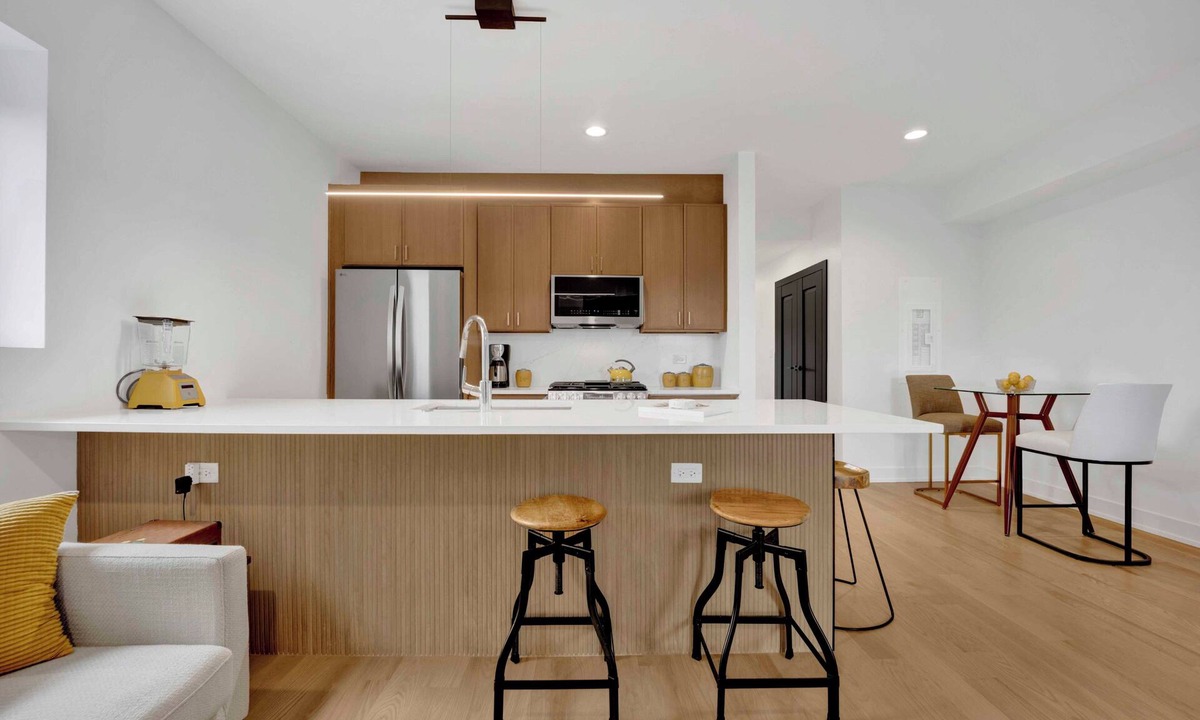 West Town Condo | Huron Place Oasis
