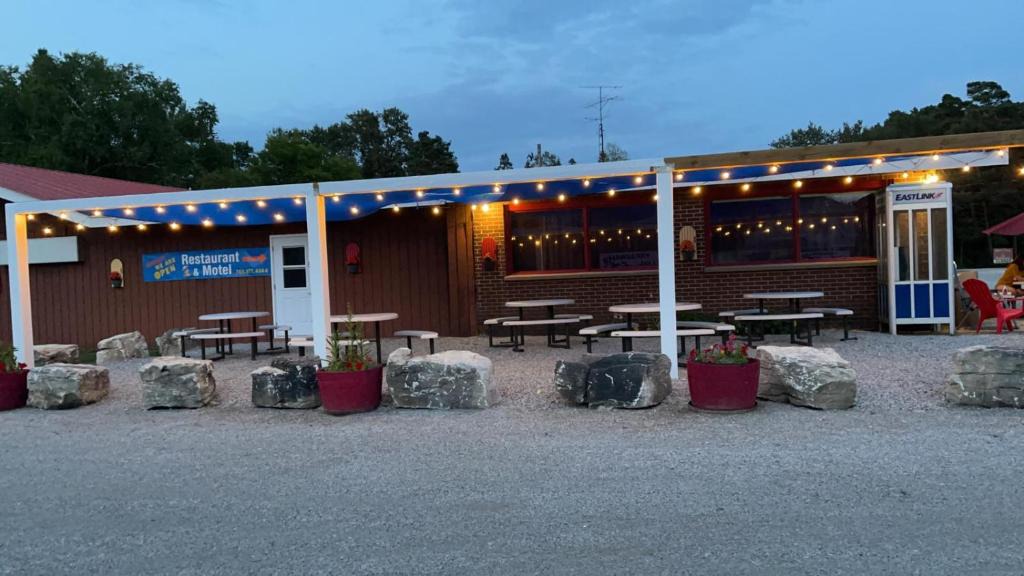 Providence Bay Hotel | Huron Sands Motel and Restaurant