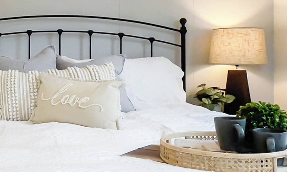 Bayfield House | Huron Time - King bed!