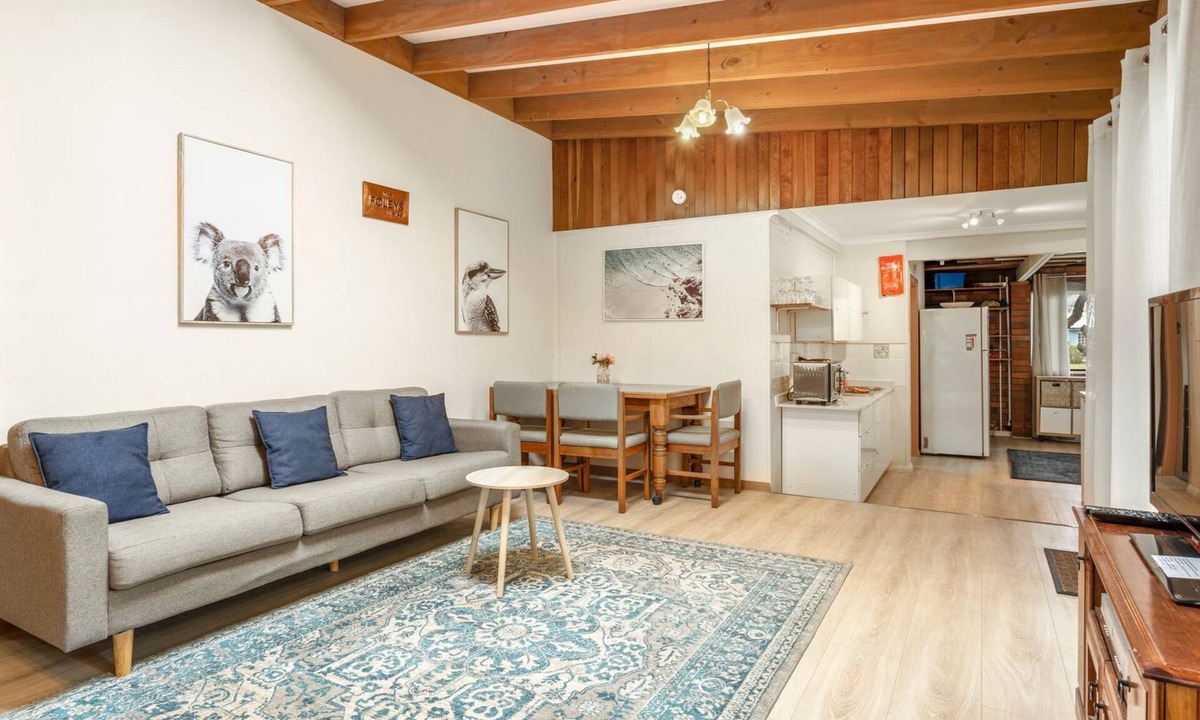 Huskisson Hostel | Husky Hangout - Close to everything - Pet Friendly