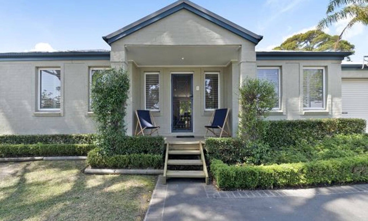 Huskisson House | Husky House by Experience Jervis Bay