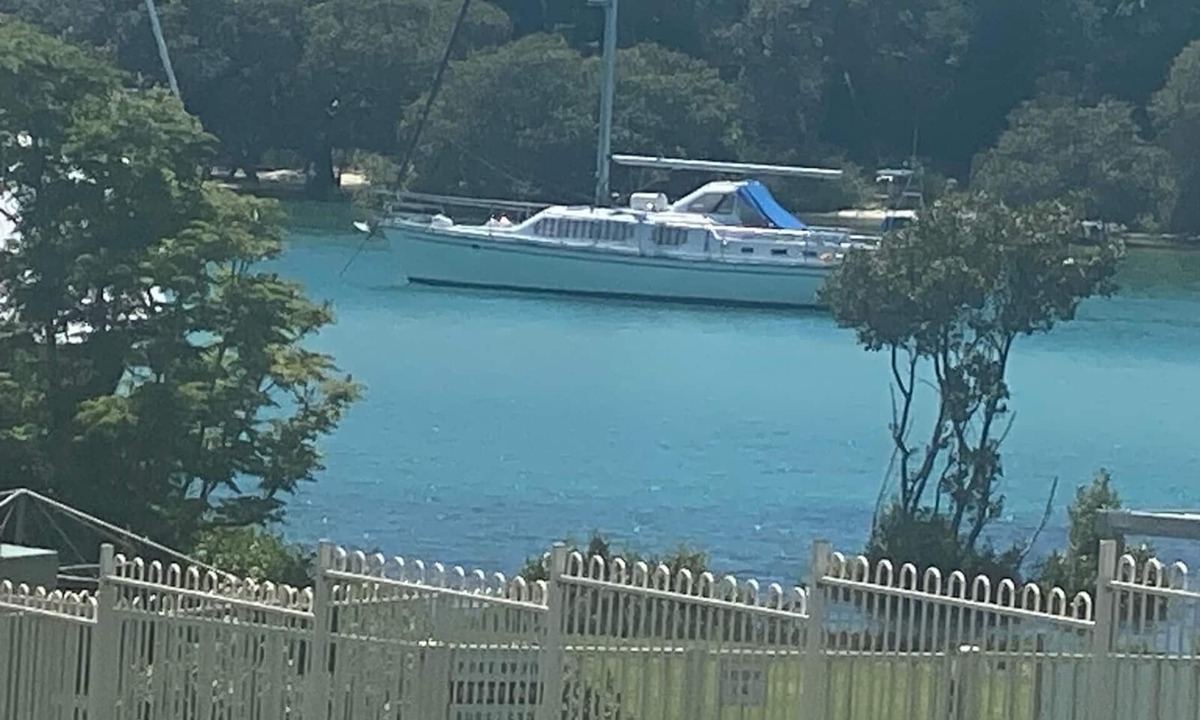 Huskisson Cottage | Husky Waters overlooking the moored yachts.