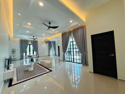 Kampung Titian Pendek House | Husna WhiteStay Modern Luxury Family Home spacious 1700sqft Gated Parking