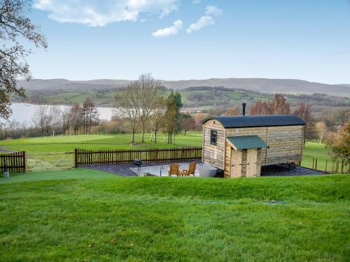 Monkswood House | Hut Uk42176