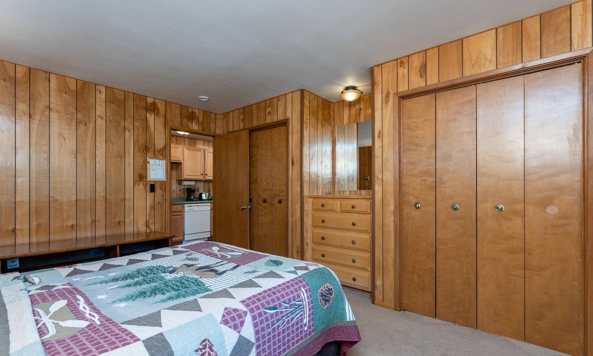 Yosemite West House | Hutchings Cabin & Apt.