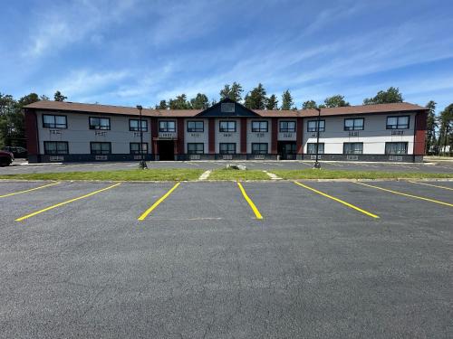 Wawa Hotel | HWY 17 Hotel