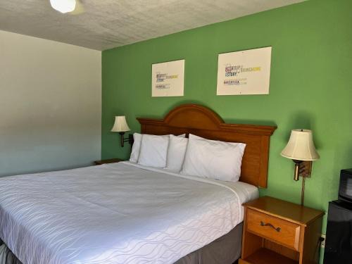 Eastern Division Hotel | Hwy 59 Motel Laredo Medical Center