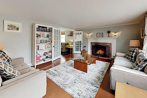 Hyannis House | Hyannis Port Cottage