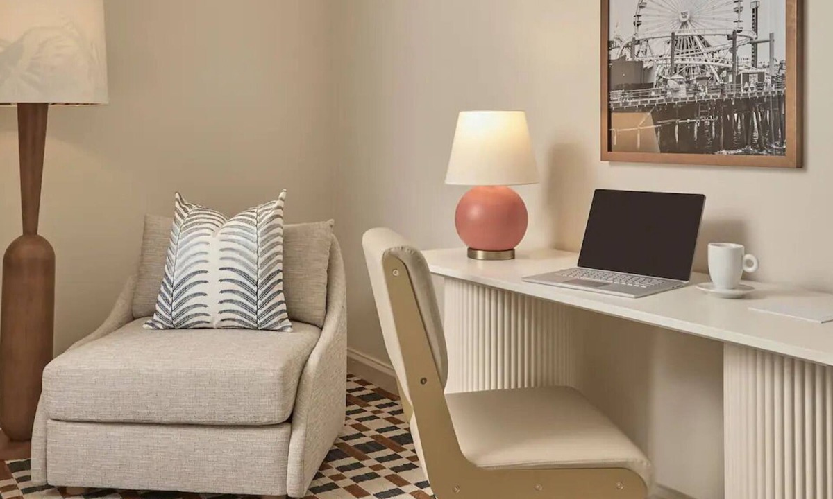 Ocean Park Hotel | Hyatt Centric Delfina Pet Friendly Room 6 mins walk from Santa Monica Pier