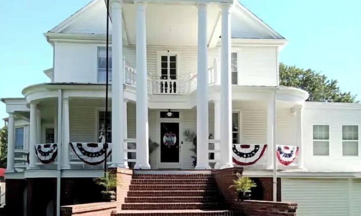 Mathews House | Hyco House Manor-Private and Stately Entire House