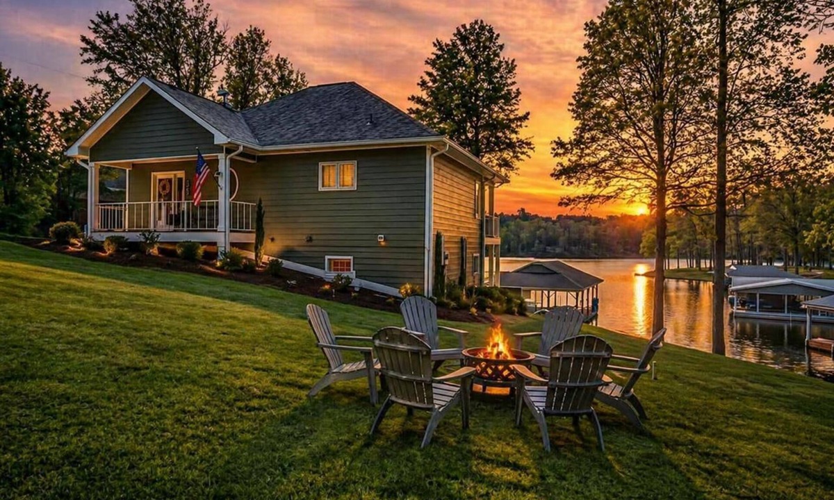 Semora House | Hyco Lake’s Crystal Haven - Hot-tub, Large Dock