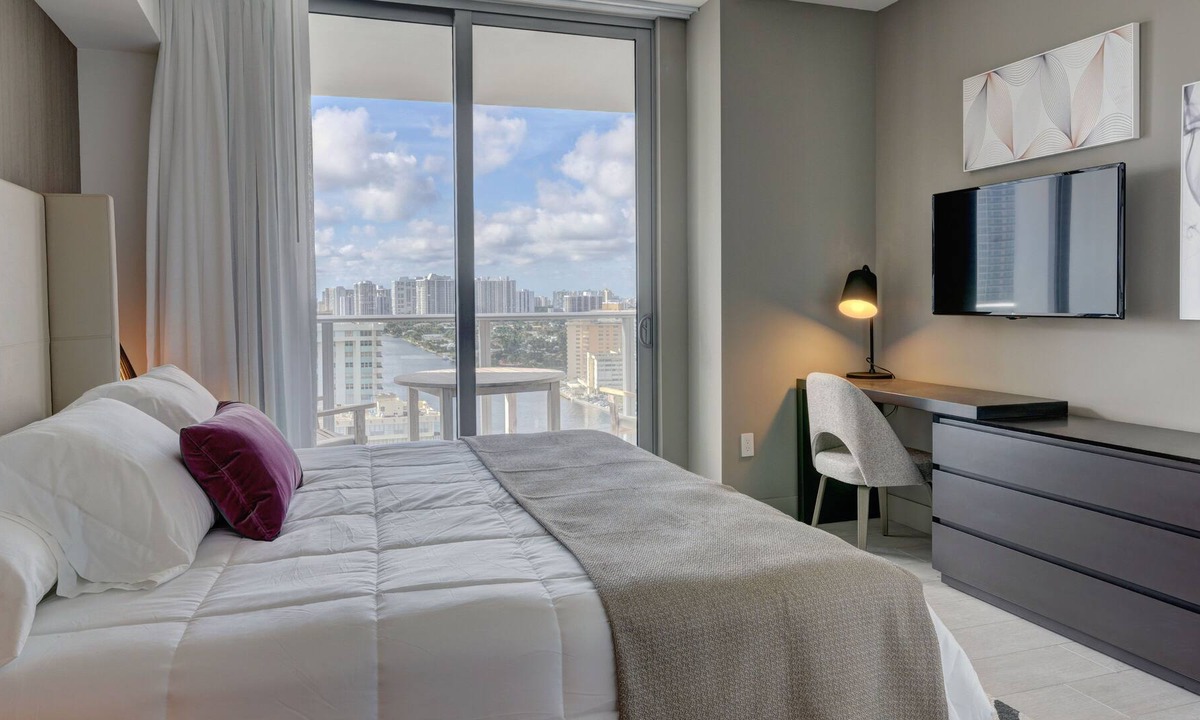Hallandale Beach Apartment | HYDE BEACH HOUSE DELUXE SUITES - A
