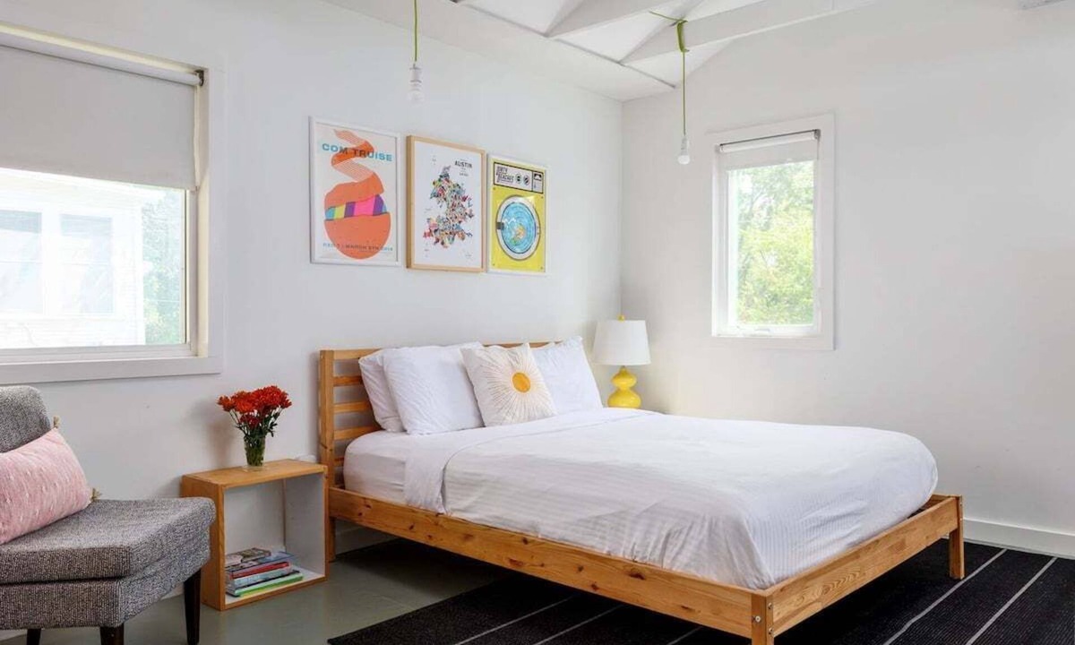 Hyde Park Apartment | 🌸 Hyde Park Studio Near UT + Downtown | Pastel Casita 🌿
