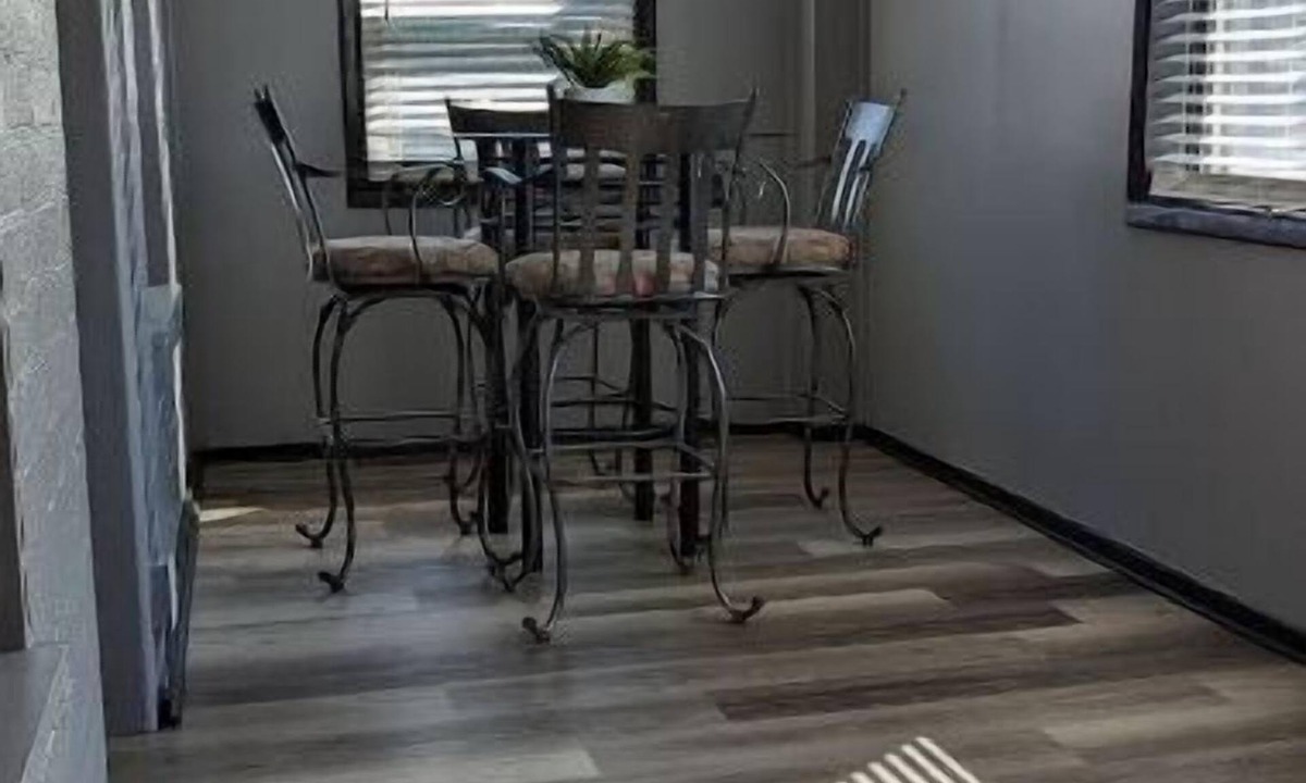 Swissvale Apartment | Hydee's Hideaway