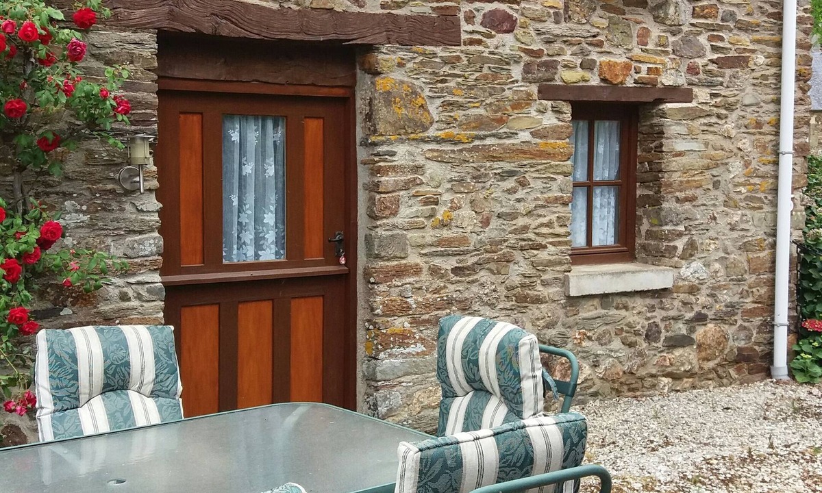 Saint-Connec Cottage | Hydrangea gite one of 4 properties