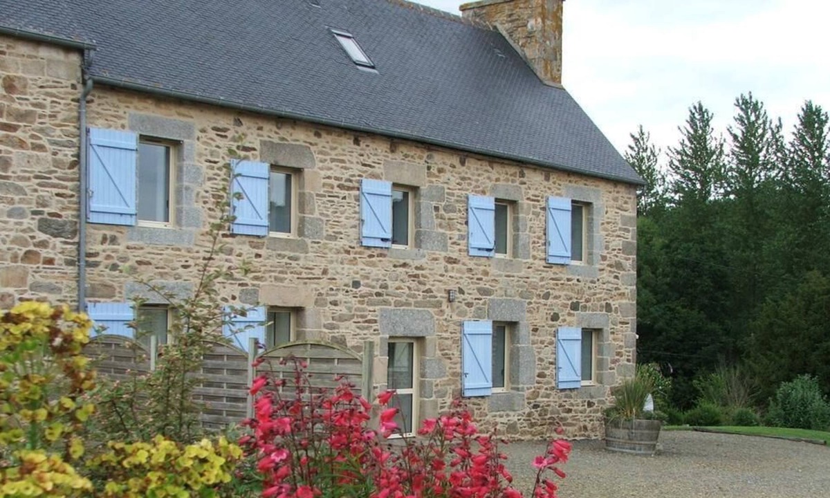 Pedernec House | Hydrangeas ------