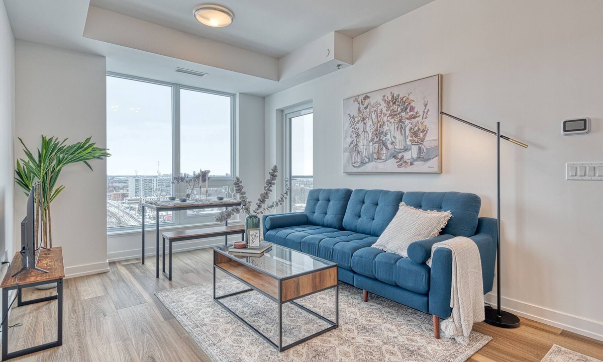 Kitchener Apartment | Hydropool Spa HotTub/Bowling Alley/Sauna/Patio/BBQ/Games - Gorgeous Corner Condo