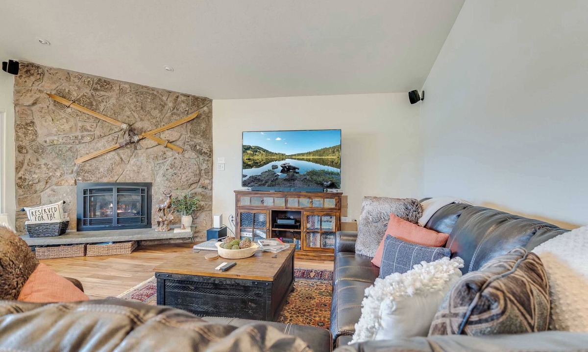 Dillon Condo | Hygge Haus - 2BD Lake View & Pet Friendly Retreat