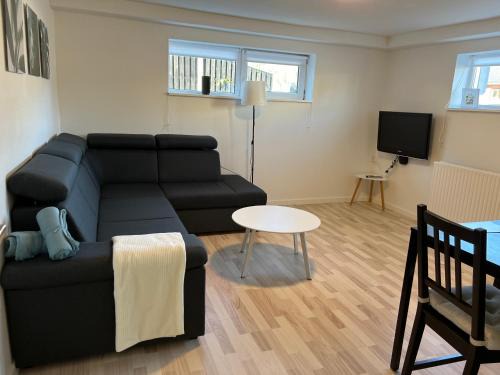 Herning Apartment | Hyggelig & lys kælderlejlighed