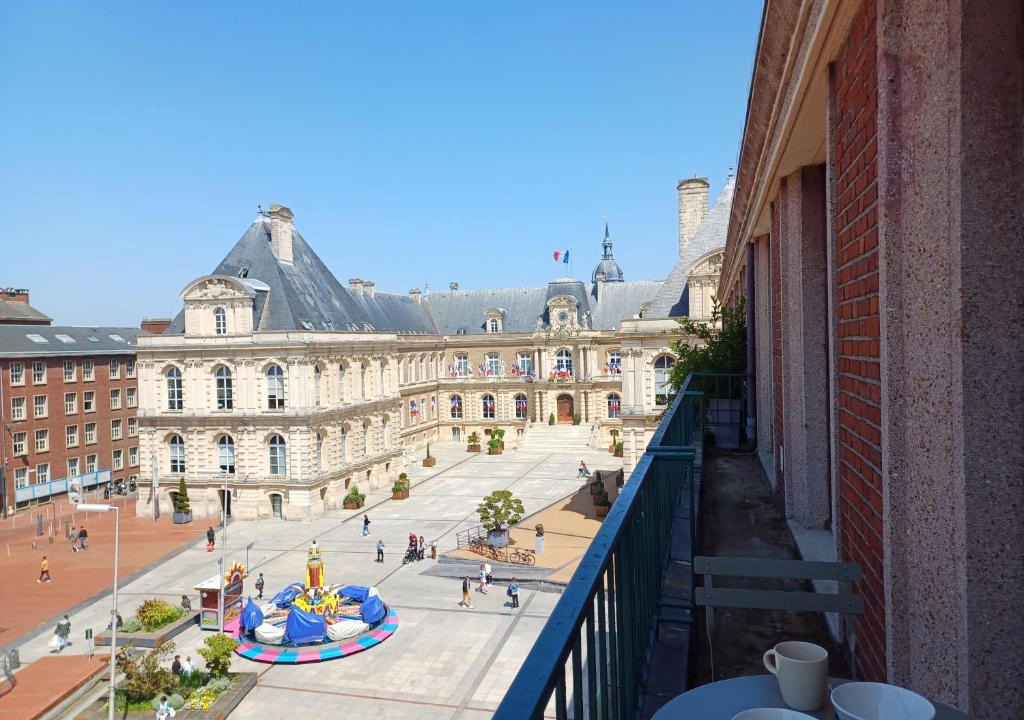 Centre Ville Apartment | Hyper Centre, Ascenseur, Balcon, emplacement & vue incroyable, spacieux